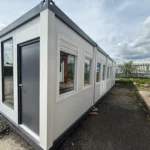 Secretária portátil com quatro compartimentos