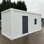 Escritório padrão com sanitário/espaço de armazenamento